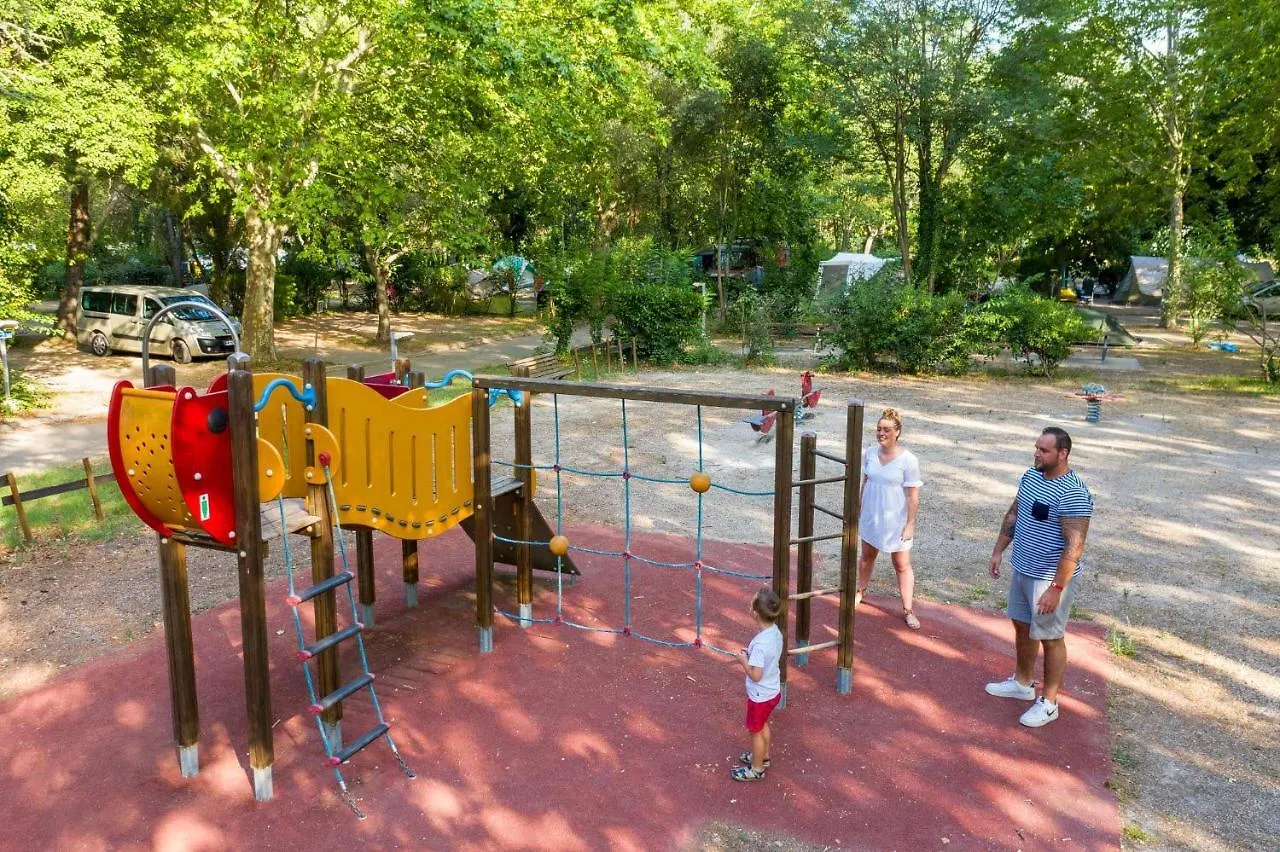 Camping Du Pont D'Avignon Hotel 4*, Avignon